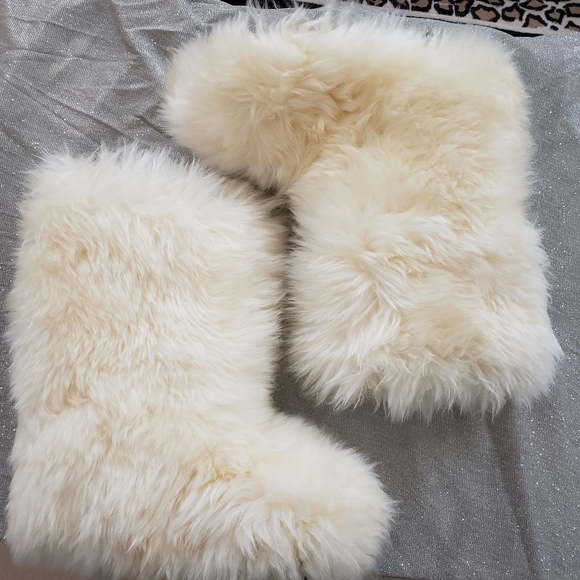 UGG Shoes - UGG Fluff Momma Cream Boots